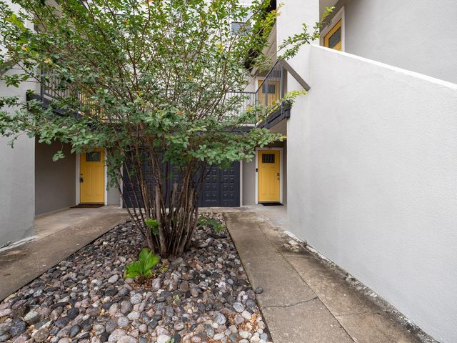 935 La Posada DR 131, Austin, TX 78752