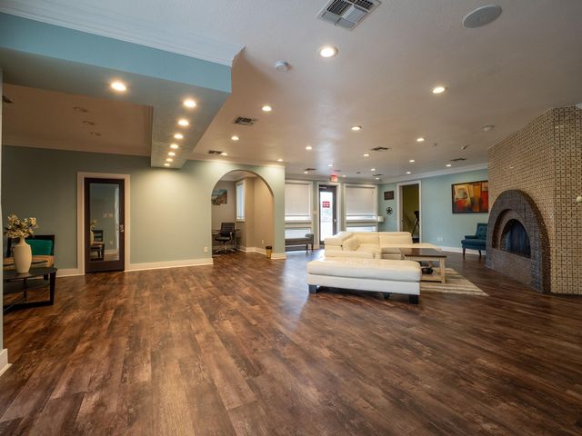 935 La Posada DR 131, Austin, TX 78752