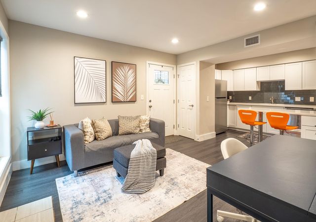 935 La Posada DR 131, Austin, TX 78752