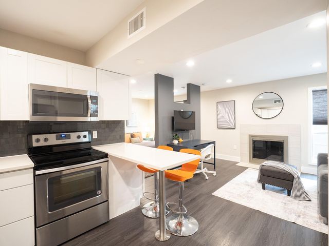 935 La Posada DR 131, Austin, TX 78752