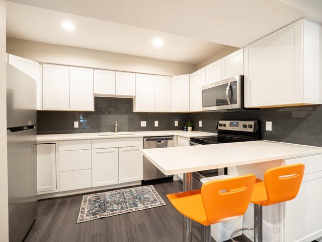 935 La Posada DR 131, Austin, TX 78752