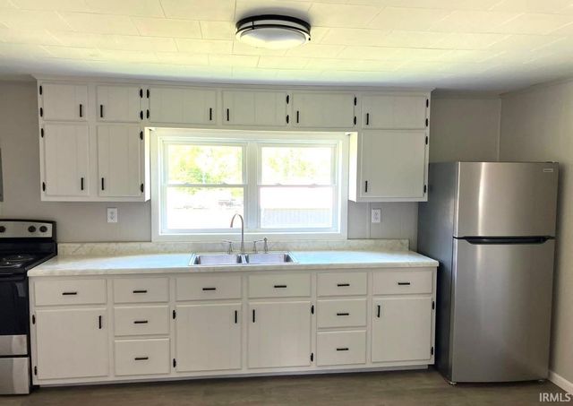 3640 Old Vincennes Road, Mitchell, IN 47446