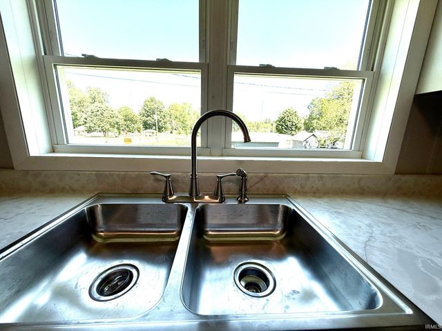 3640 Old Vincennes Road, Mitchell, IN 47446