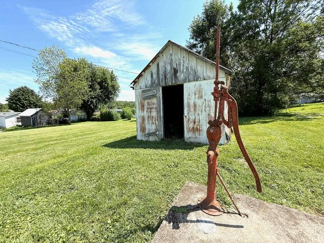 3640 Old Vincennes Road, Mitchell, IN 47446