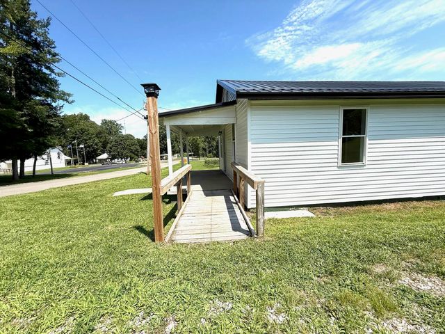 3640 Old Vincennes Road, Mitchell, IN 47446