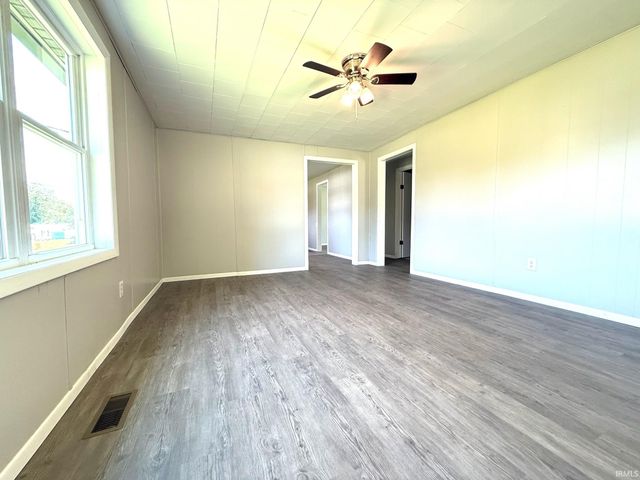 3640 Old Vincennes Road, Mitchell, IN 47446