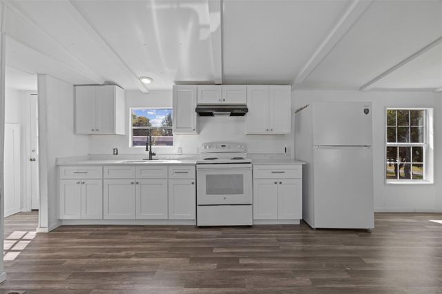 208 Yaupon Harbor, Onalaska, TX 77360