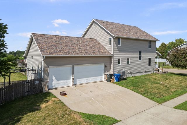 1302 Eagles Crest Drive, Davenport, IA 52804