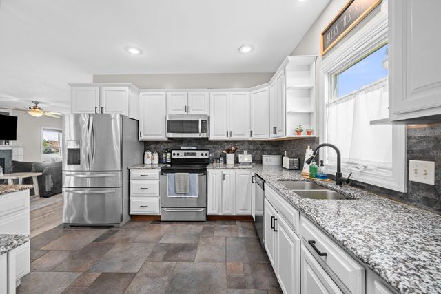 1302 Eagles Crest Drive, Davenport, IA 52804