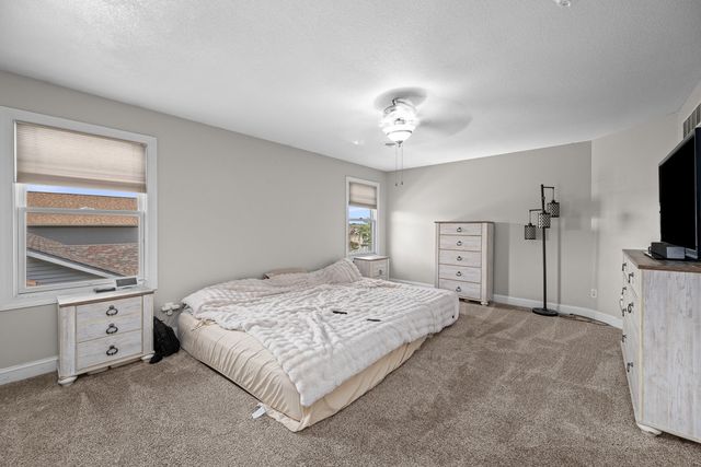 1302 Eagles Crest Drive, Davenport, IA 52804