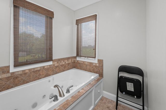 1302 Eagles Crest Drive, Davenport, IA 52804