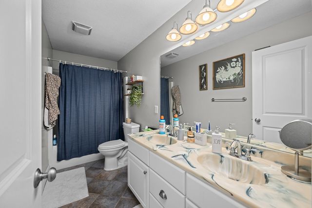 1302 Eagles Crest Drive, Davenport, IA 52804