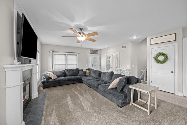 1302 Eagles Crest Drive, Davenport, IA 52804