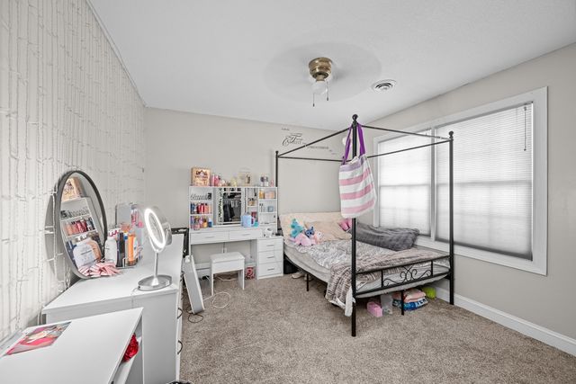 1302 Eagles Crest Drive, Davenport, IA 52804