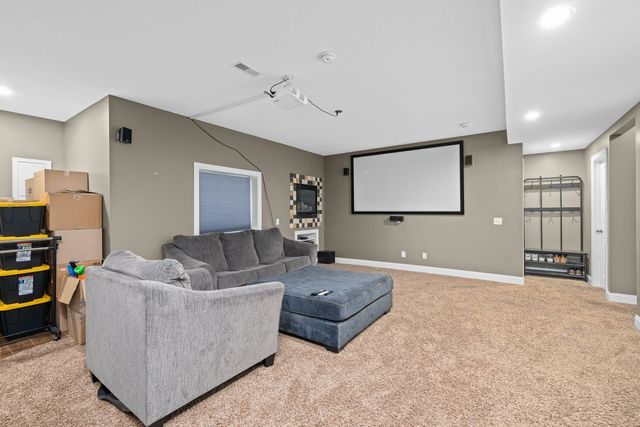 1302 Eagles Crest Drive, Davenport, IA 52804