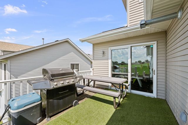 1302 Eagles Crest Drive, Davenport, IA 52804