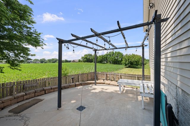 1302 Eagles Crest Drive, Davenport, IA 52804