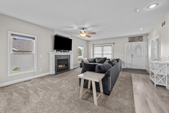 1302 Eagles Crest Drive, Davenport, IA 52804