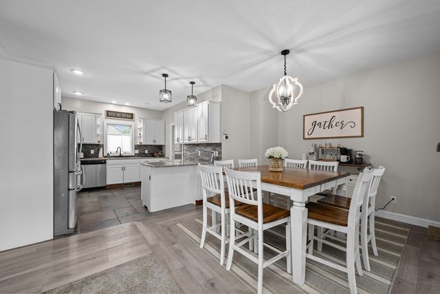 1302 Eagles Crest Drive, Davenport, IA 52804