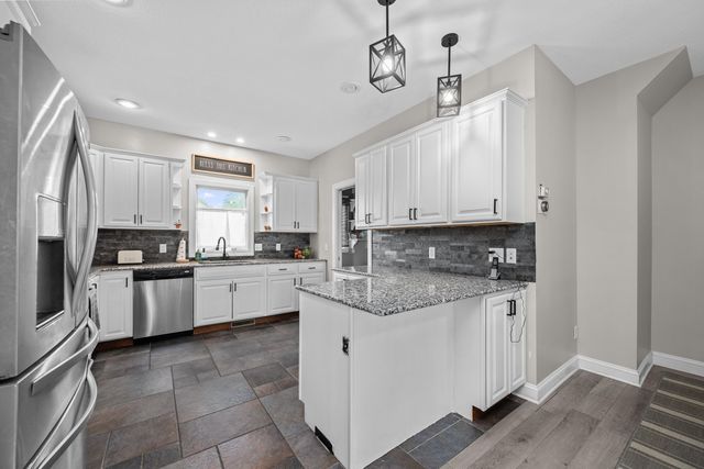 1302 Eagles Crest Drive, Davenport, IA 52804