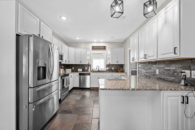 1302 Eagles Crest Drive, Davenport, IA 52804