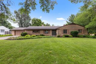 2020 EDGEBROOK Drive, Rockford, IL 61107