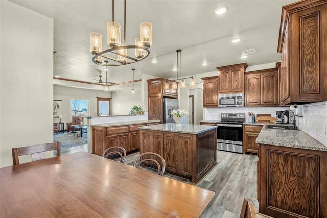 10821 NE Seaside Ln, Elgin, OK 73538