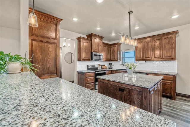 10821 NE Seaside Ln, Elgin, OK 73538