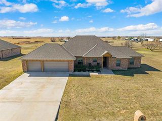 10821 NE Seaside Ln, Elgin, OK 73538