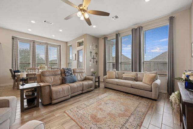 22601 Maidengrass LN, Lago Vista, TX 78645