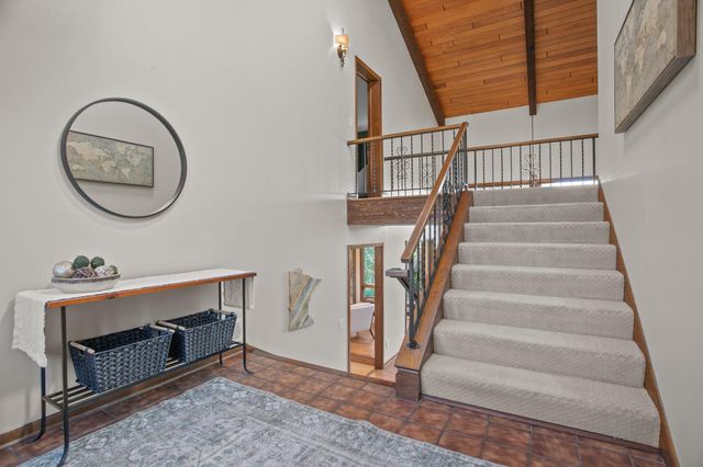 565 Lakota Lane, Chaska, MN 55318