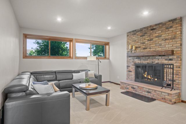 565 Lakota Lane, Chaska, MN 55318
