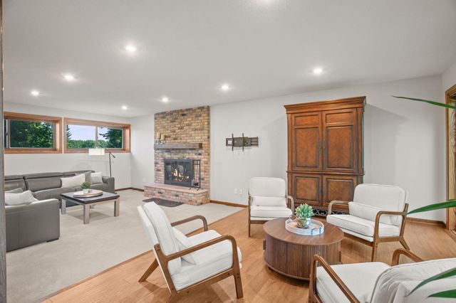 565 Lakota Lane, Chaska, MN 55318