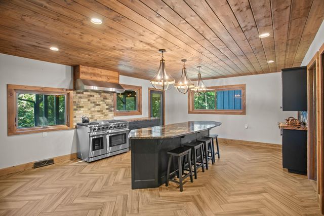 565 Lakota Lane, Chaska, MN 55318