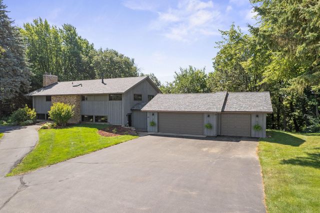 565 Lakota Lane, Chaska, MN 55318