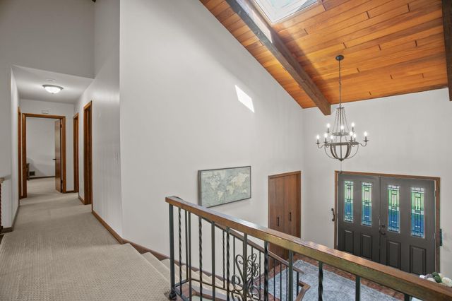 565 Lakota Lane, Chaska, MN 55318