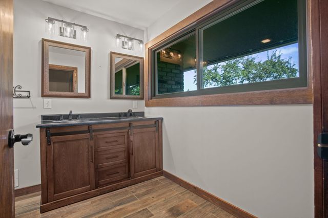 565 Lakota Lane, Chaska, MN 55318
