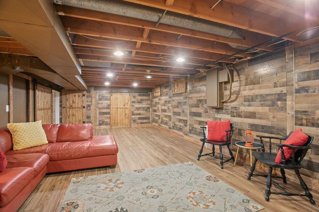 565 Lakota Lane, Chaska, MN 55318