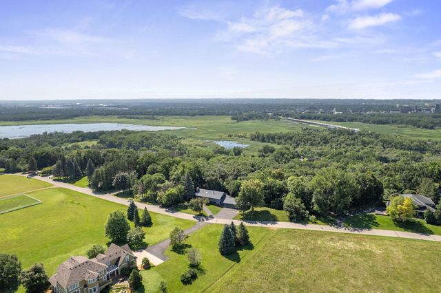 565 Lakota Lane, Chaska, MN 55318