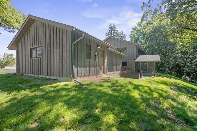 565 Lakota Lane, Chaska, MN 55318