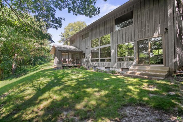 565 Lakota Lane, Chaska, MN 55318