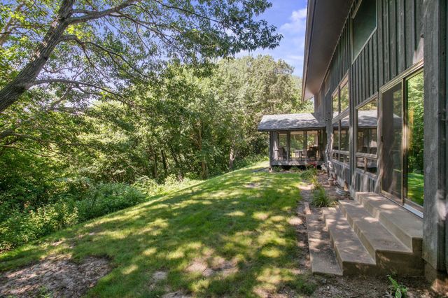565 Lakota Lane, Chaska, MN 55318