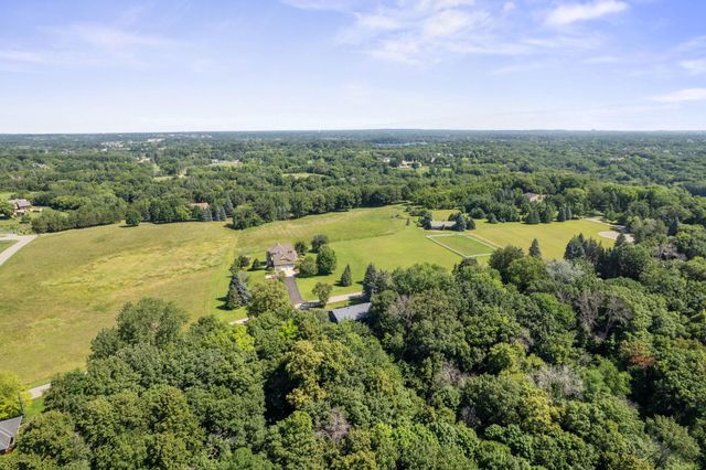 565 Lakota Lane, Chaska, MN 55318