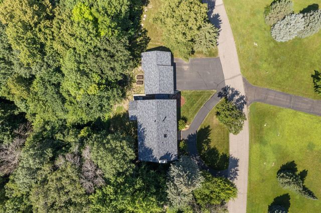 565 Lakota Lane, Chaska, MN 55318