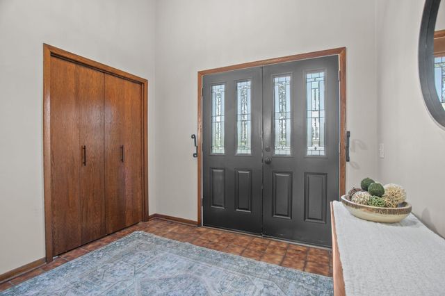 565 Lakota Lane, Chaska, MN 55318