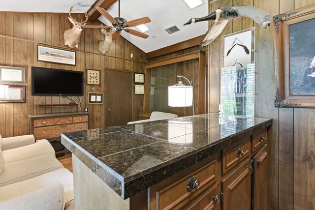 107 Greenwood Pl, Hattiesburg, MS 39402