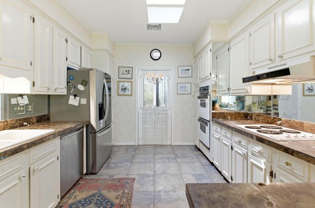 107 Greenwood Pl, Hattiesburg, MS 39402
