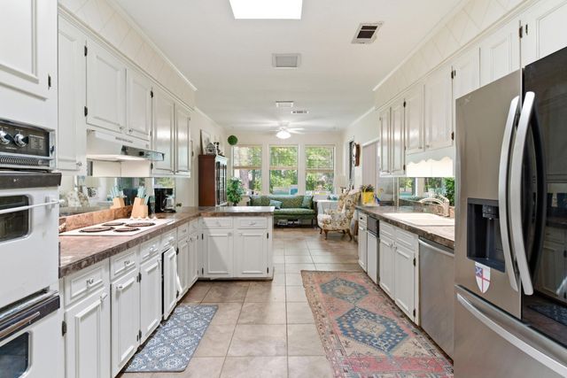 107 Greenwood Pl, Hattiesburg, MS 39402