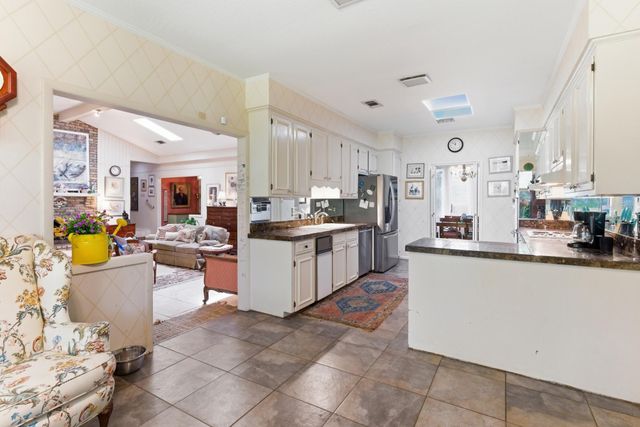 107 Greenwood Pl, Hattiesburg, MS 39402