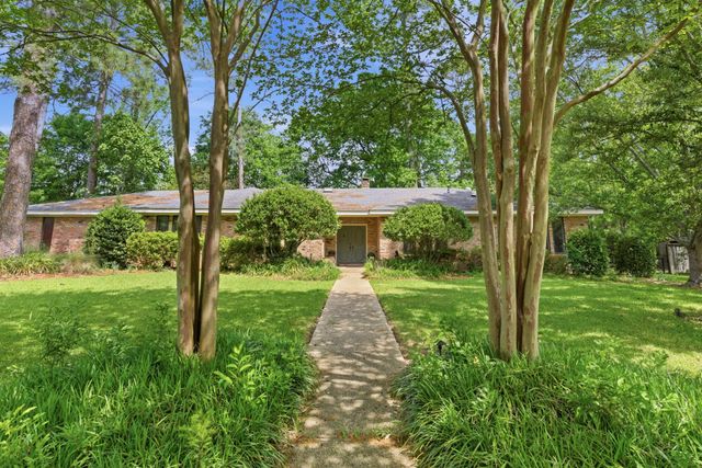 107 Greenwood Pl, Hattiesburg, MS 39402